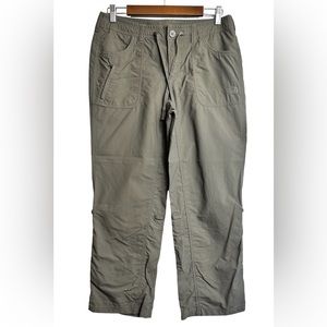 The North Face Women's Roll-Up Pants Hunter Green Color Size 8 Short